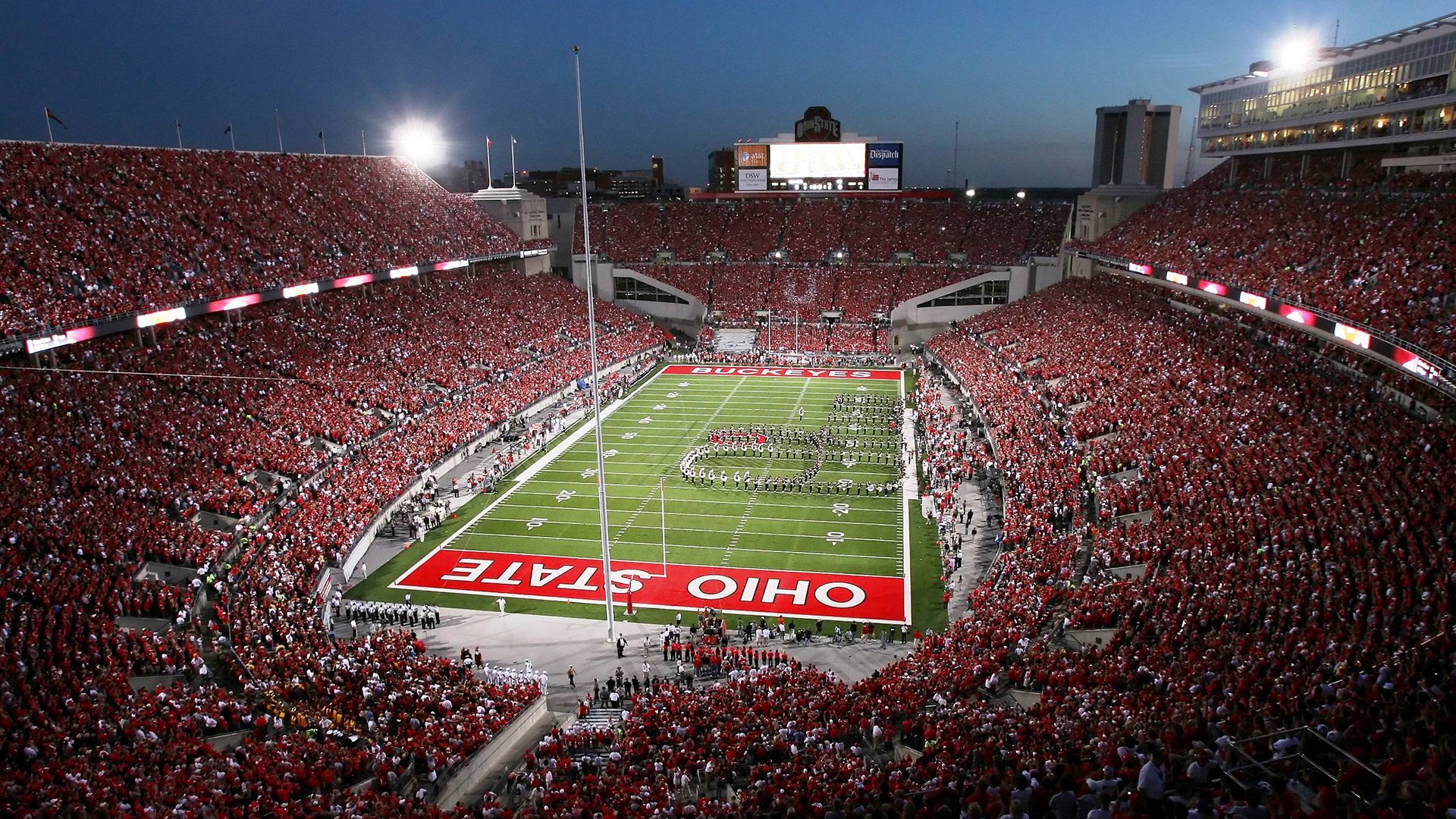 中国马拉松系列赛福州站沿江夜跑人气爆棚 参赛选手直呼体验独特